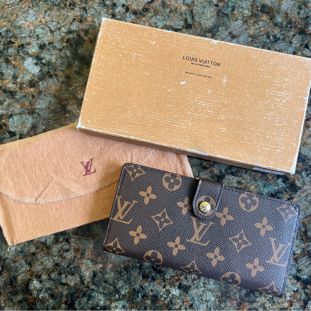 Vintage (70s, early 80s). LOUIS VUITTON wallet. Original box and dust bag.